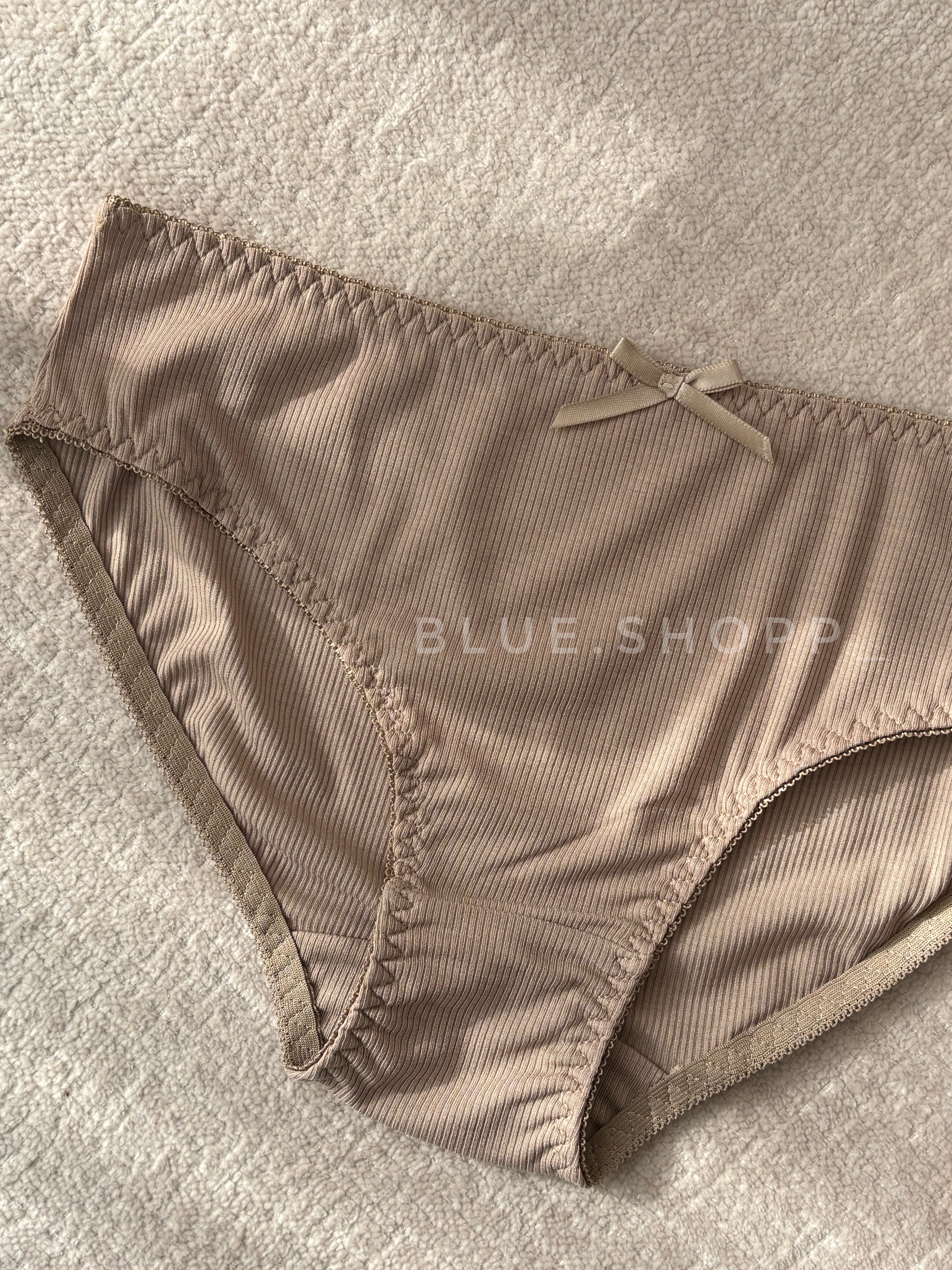 ست لباس زیر زنانه