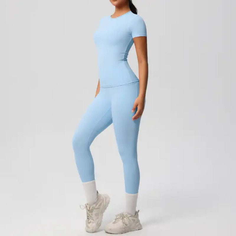 بلوز و شلوار ورزشی